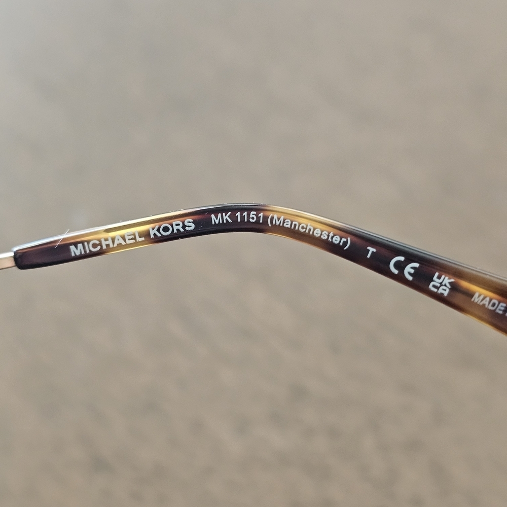 MICHAEL KORS MANCHESTER SUNGLASSES - Picture 8 of 10